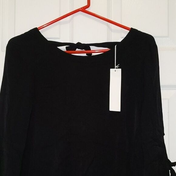 Lost April black top with slit sleeve Sz L NWT - Picture 3 of 7